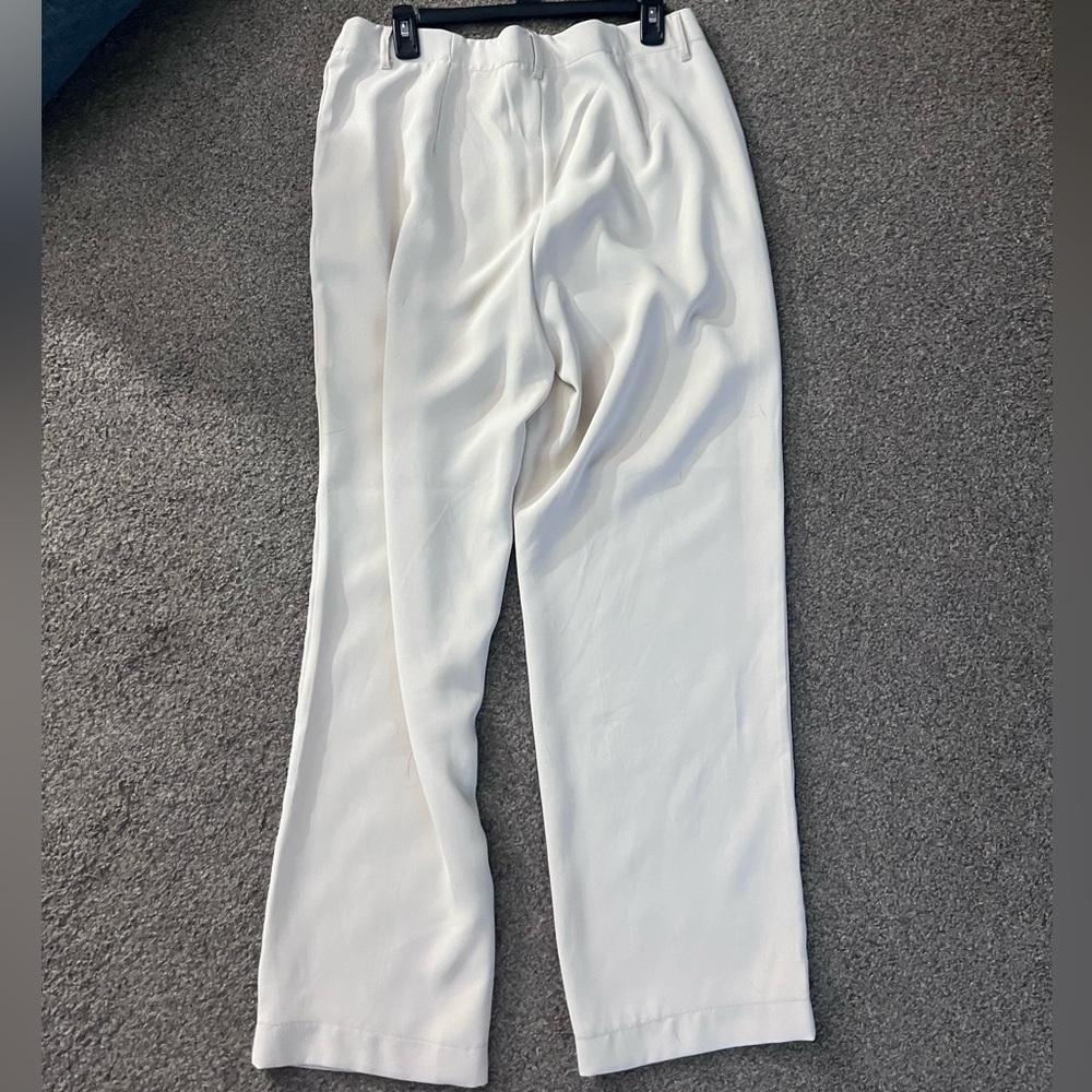 Max Studio women’s white dress pants - never worn